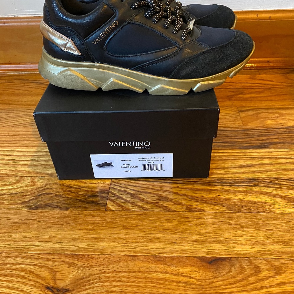 Mario Valentino, Sneakers